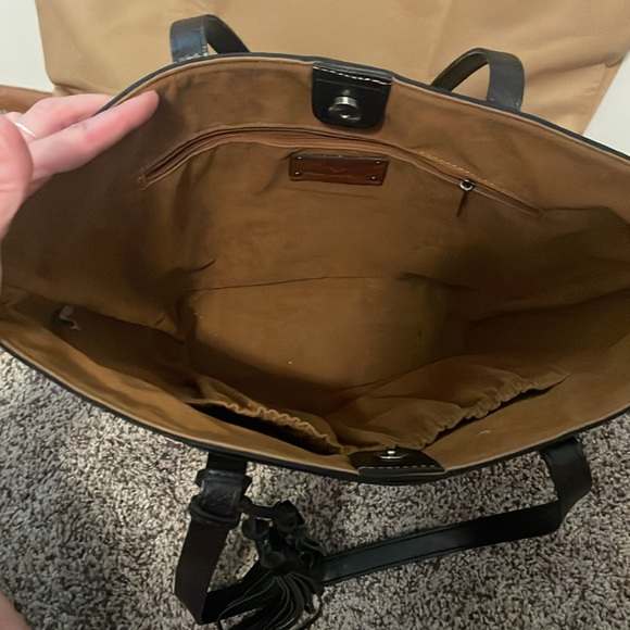 Patricia Nash leather tote in Parisian newsprint - Picture 3 of 8